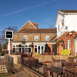 Hotel Sunday London Heathrow T5, Staines-upon-Thames