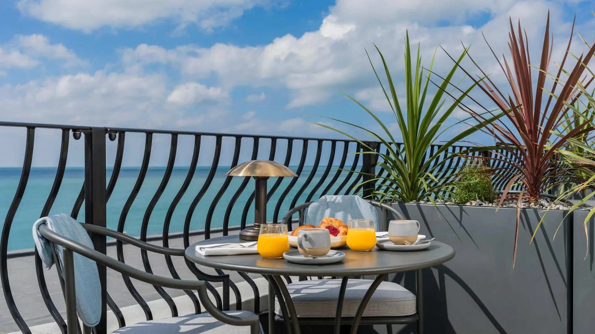 The White Horses By Everly Hotels Collection برايتون